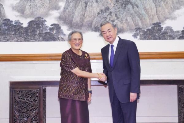 王毅氏、タイのシリントン王女と会見