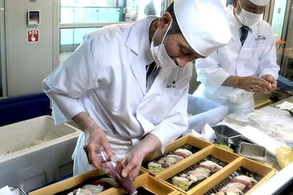 ノドグロや鋳物食器で料理の高級感アップ　あいの風とやま鉄道の観光列車