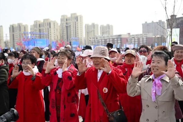 松花江河畔で春を告げる「喊江節」イベント　中国黒竜江省